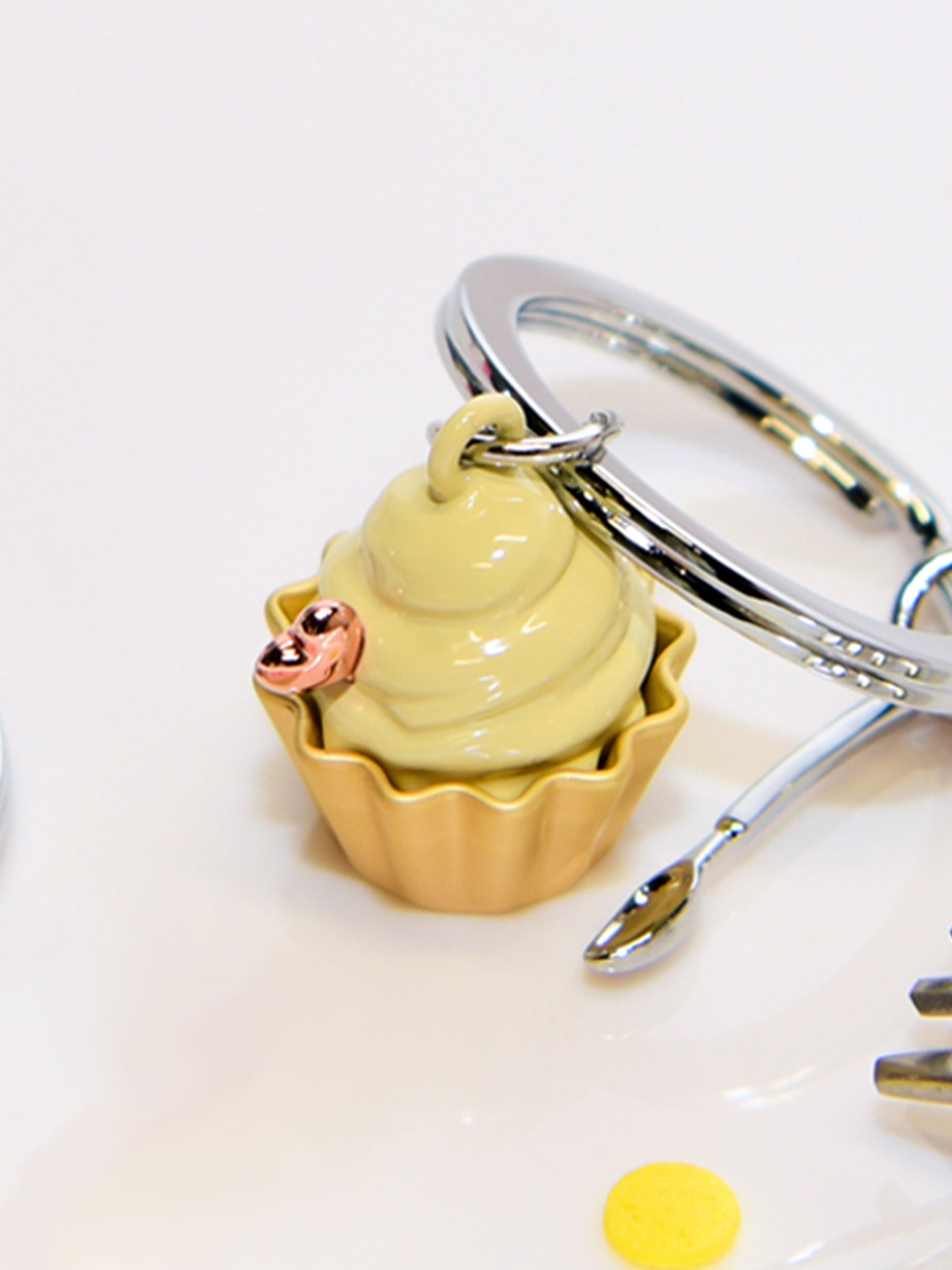 Keychain - Cupcake pearl gold &amp; Vanilla