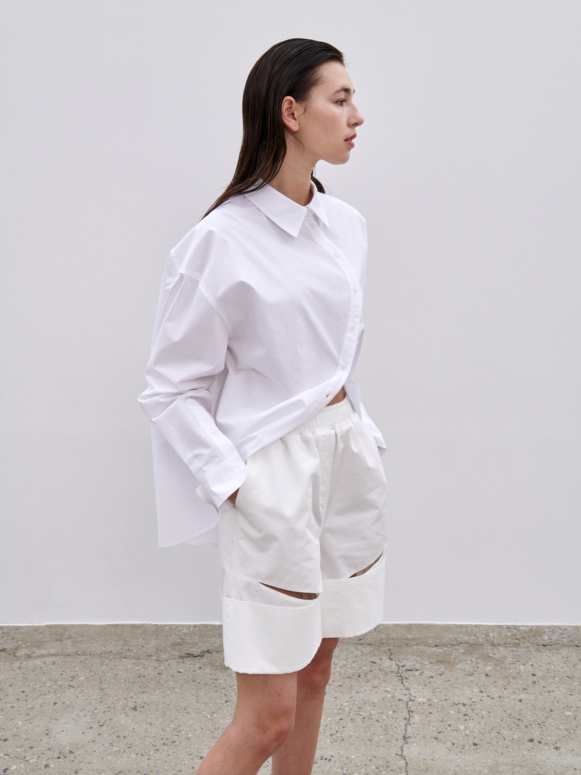 Cuff Detailed Diagonal Slit Shorts – White