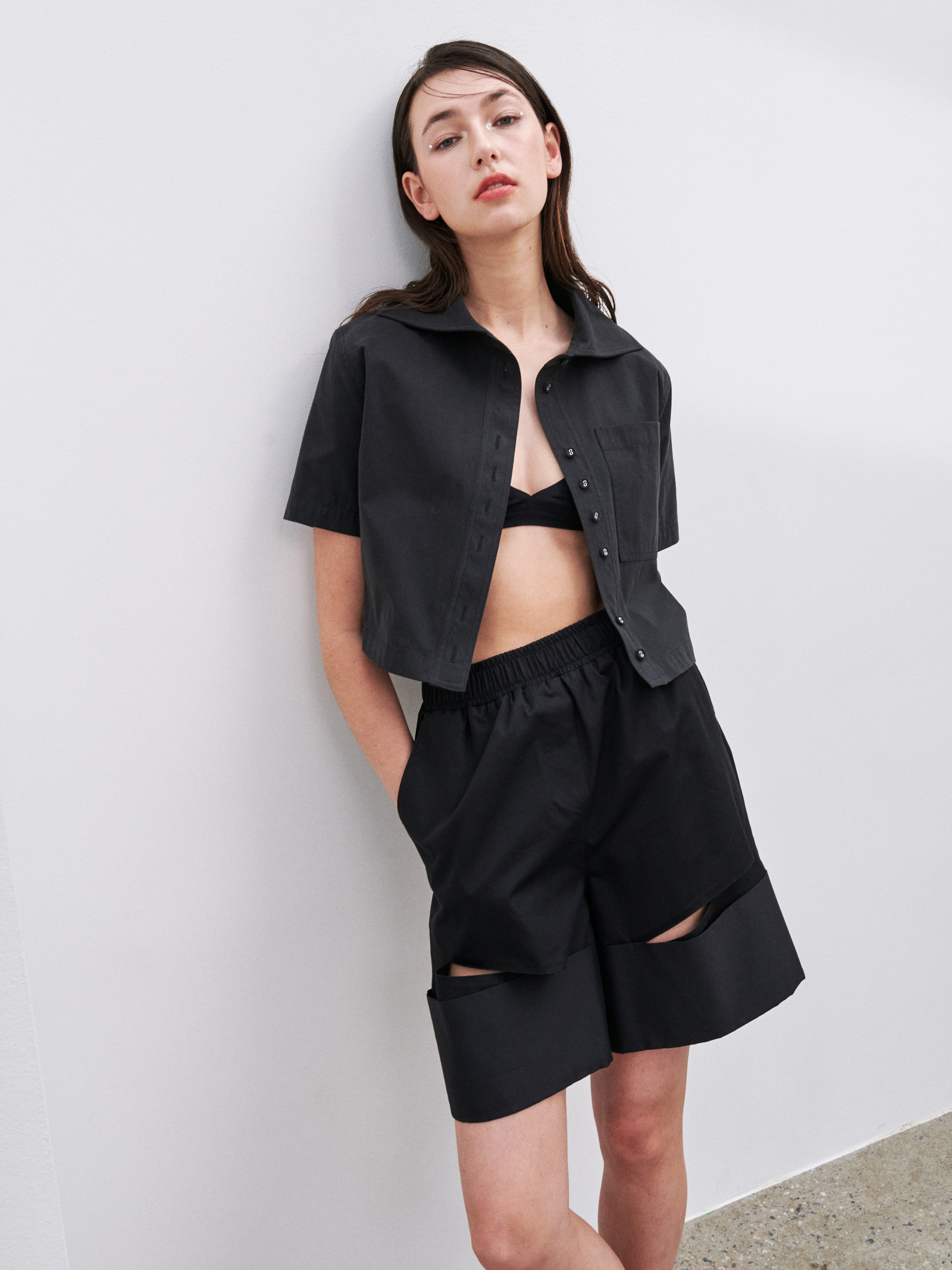 Cuff Detailed Diagonal Slit Shorts – Black
