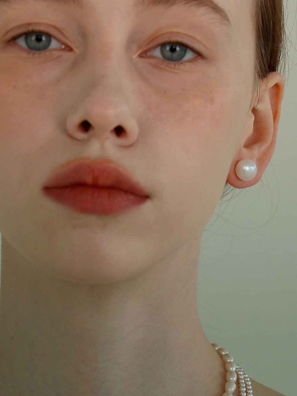 Button Pearl Earring