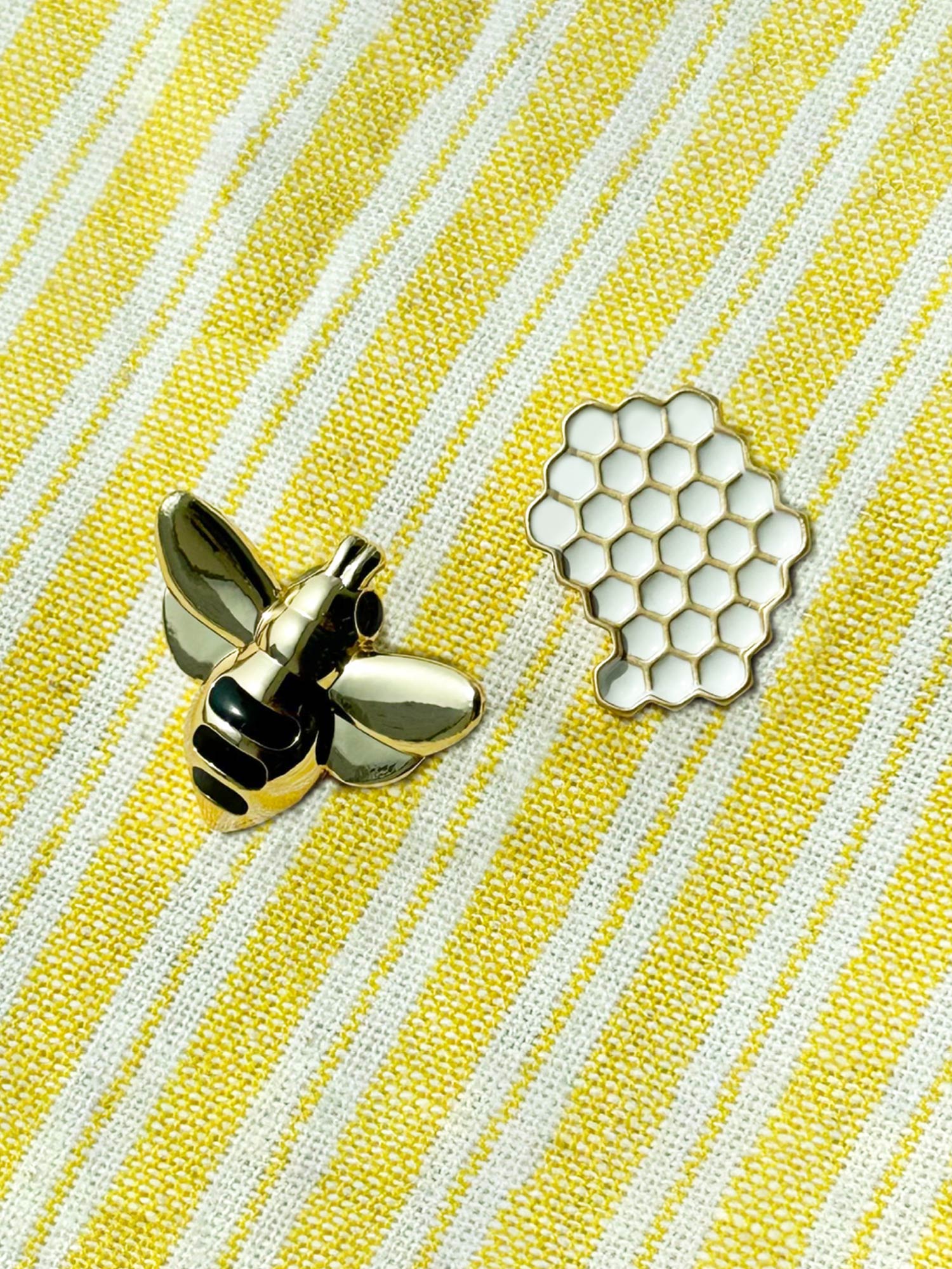 Pin badge - Bee/Honeycomb